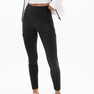 Athleta Headlands Hybrid High Rise Cargo Legging Size 0 Color Black